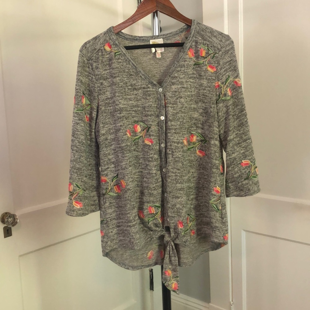 Fig and flower size 1x embroidered top